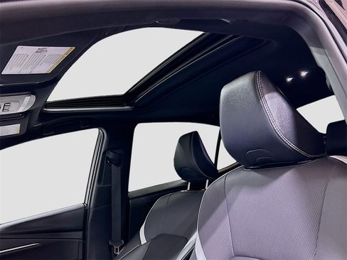 Used 2025 Toyota Camry SE image 18