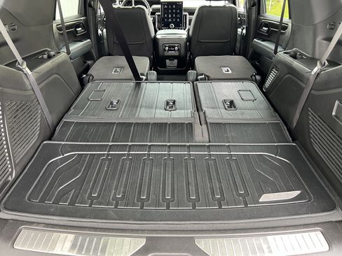 Used 2025 GMC Yukon AT4 w/ AT4 Premium Package AWD/4WD image 24