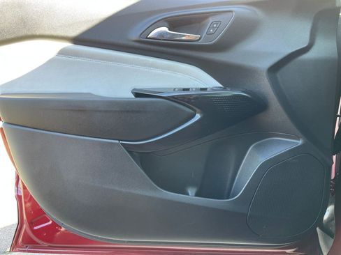 Used 2025 Chevrolet Trax LT image 18