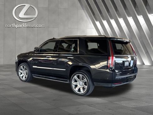 Used 2019 Cadillac Escalade Luxury image 2