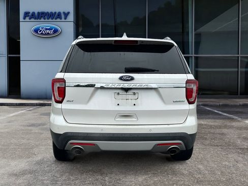 Used 2017 Ford Explorer XLT w/ Equipment Group 201A image 5