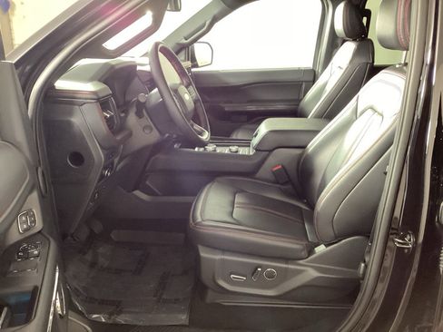 Used 2024 Ford Expedition Limited AWD/4WD image 16