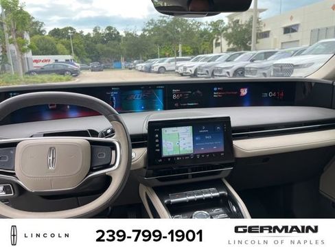Used 2025 Lincoln Nautilus Premier AWD/4WD image 15