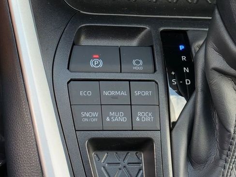 Used 2025 Toyota RAV4 LE AWD/4WD image 26