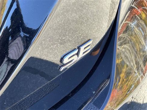 Used 2023 Toyota Camry SE image 12