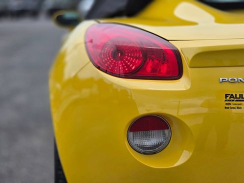 Used 2007 Pontiac Solstice Convertible w/ Premium Package RWD image 12