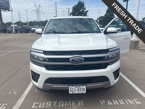 Used 2022 Ford Expedition XLT RWD image 2