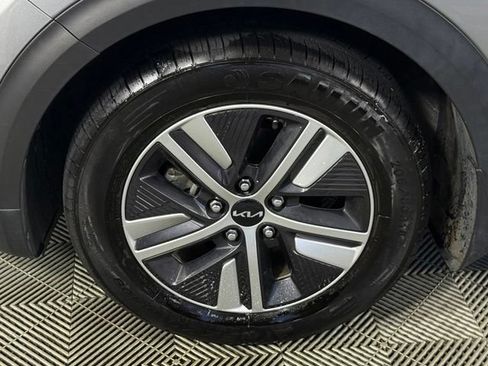 Used 2022 Kia Niro LXS FWD image 11