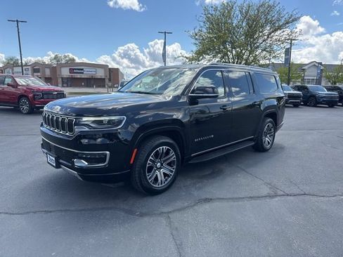 Used 2024 Jeep Wagoneer L Series II w/ Flexible Seating Group AWD/4WD image 3