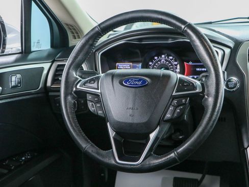 Used 2017 Ford Fusion SE w/ Fusion SE Technology Package FWD image 12