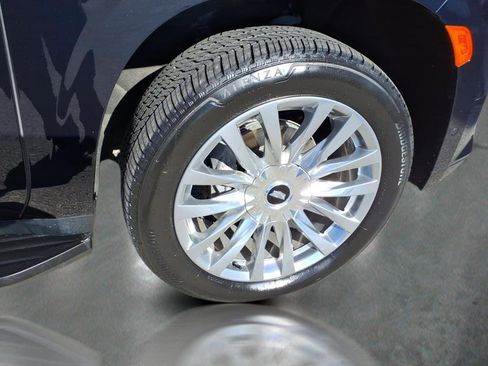 Used 2023 Cadillac Escalade ESV Premium Luxury image 10