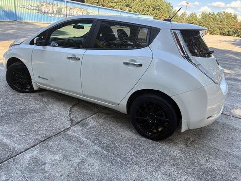 Used 2014 Nissan Leaf SV w/ Premium Package FWD image 9