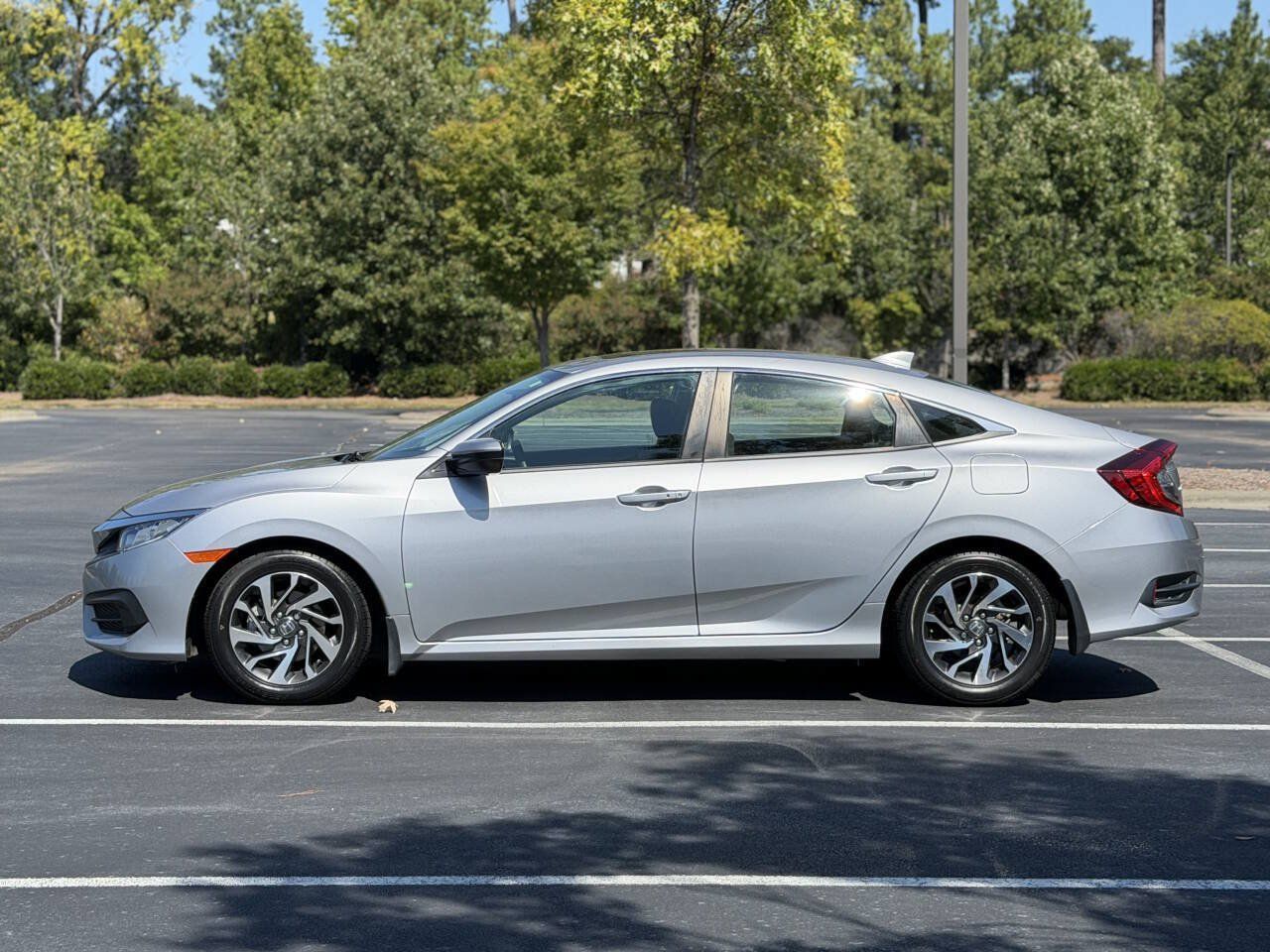 Used 2017 Honda Civic EX image 4