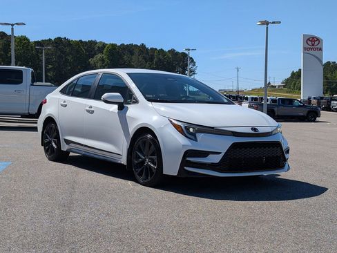Used 2024 Toyota Corolla SE FWD image 7