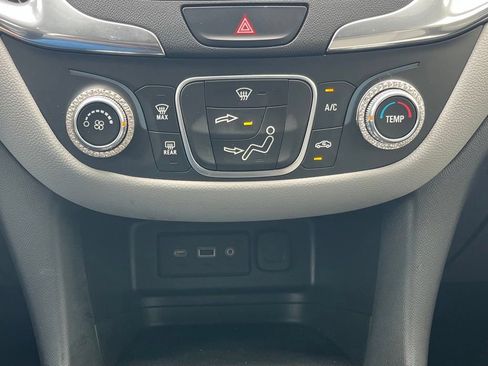 Used 2020 Chevrolet Equinox LS w/ LS Convenience Package AWD/4WD image 17