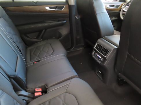 New 2025 Volkswagen Atlas SE image 25