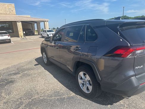 Used 2019 Toyota RAV4 XLE AWD/4WD image 3
