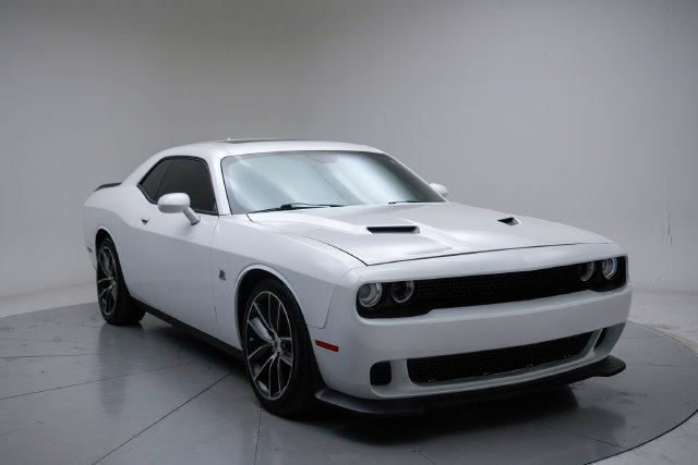 Used 2017 Dodge Challenger R/T Scat Pack w/ Leather Interior Group RWD image 9
