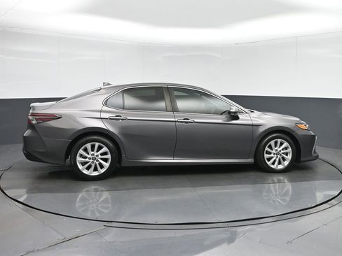 Used 2021 Toyota Camry LE FWD image 8
