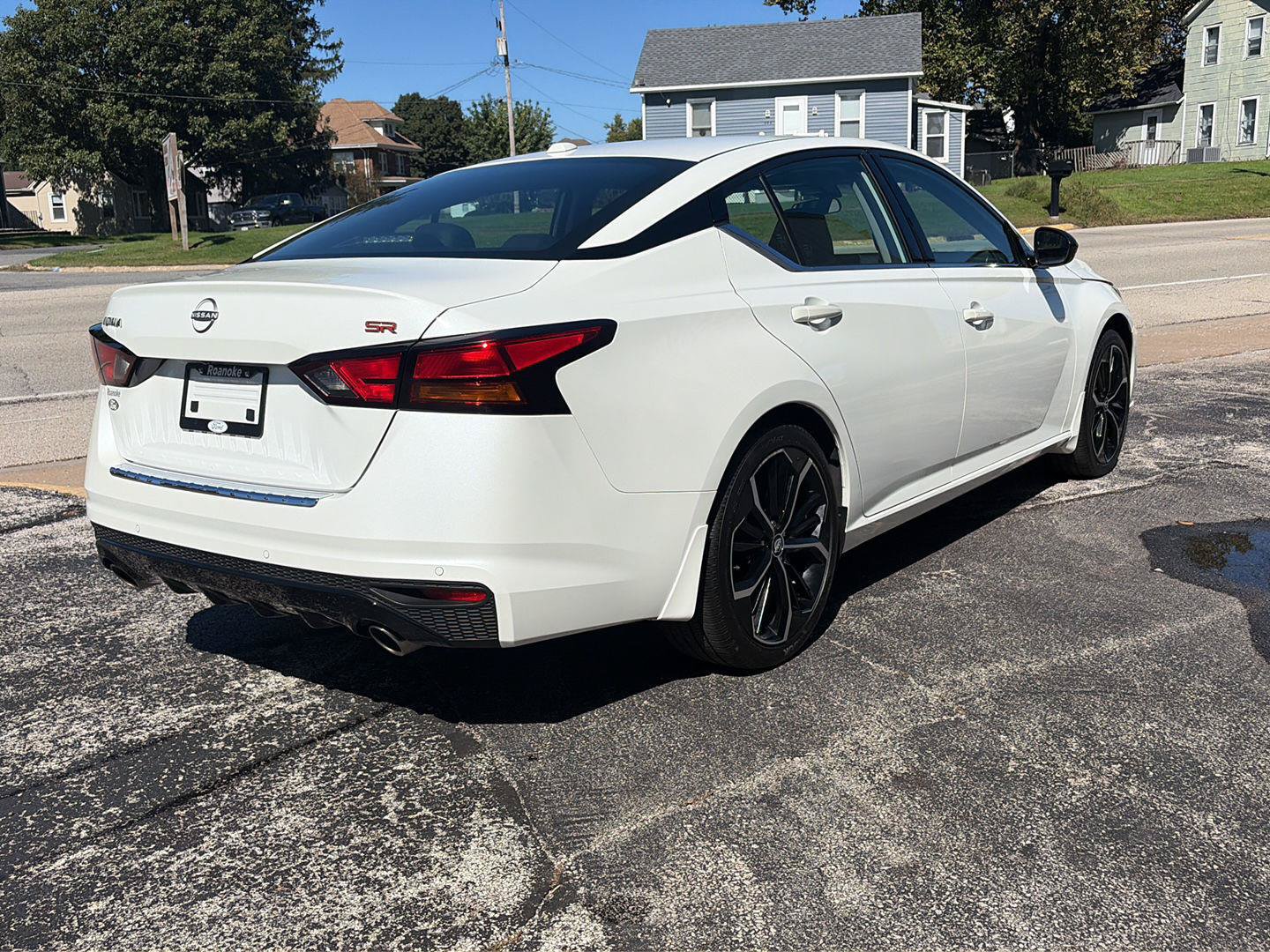 Used 2023 Nissan Altima 2.5 SR FWD image 5