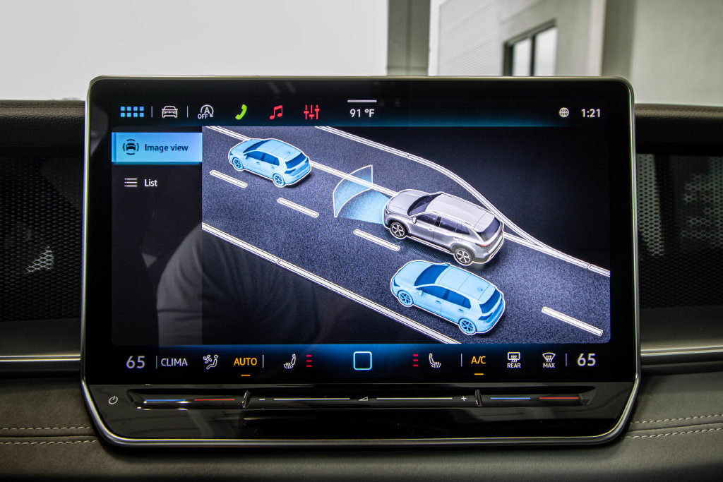 New 2026 Volkswagen Tiguan SE R-Line FWD image 44