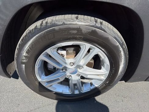 Used 2023 GMC Terrain SLE FWD image 10