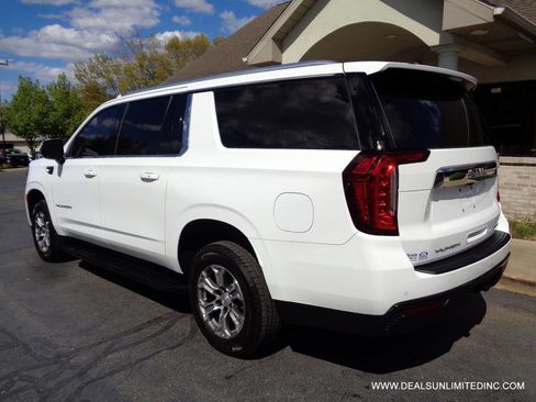 Used 2021 GMC Yukon XL SLE w/ Gmc Pro Safety Plus Package AWD/4WD image 4
