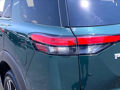 Used 2023 Nissan Pathfinder Platinum FWD image 29