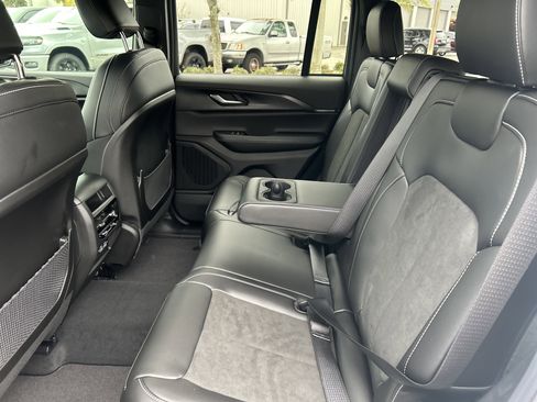 New 2025 Jeep Grand Cherokee Altitude image 35