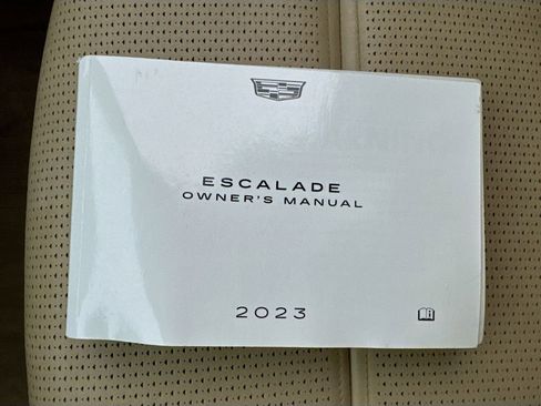 Used 2023 Cadillac Escalade ESV Premium Luxury image 55