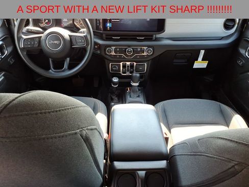 Used 2025 Jeep Gladiator Sport AWD/4WD image 11