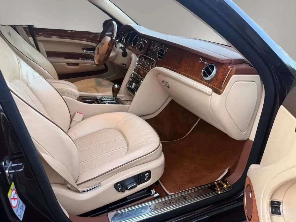 Used 2012 Bentley Mulsanne RWD image 32