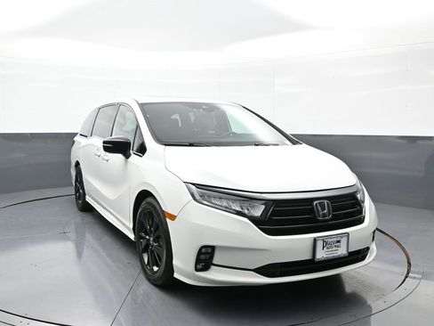 Certified 2023 Honda Odyssey Sport image 3