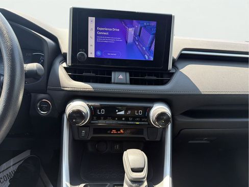 Used 2025 Toyota RAV4 XLE AWD/4WD image 12