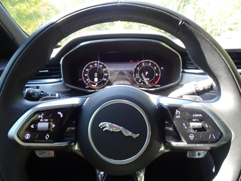 Certified 2025 Jaguar F-PACE R-Dynamic S image 28