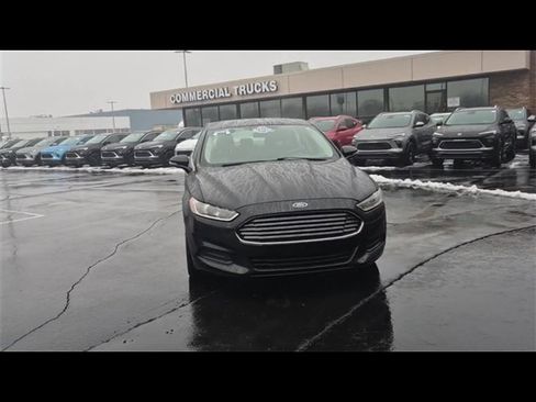 Used 2015 Ford Fusion SE image 3