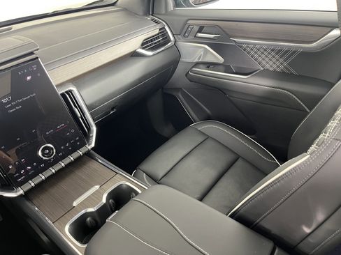 Used 2024 GMC Acadia Denali w/ Super Cruise Package image 11