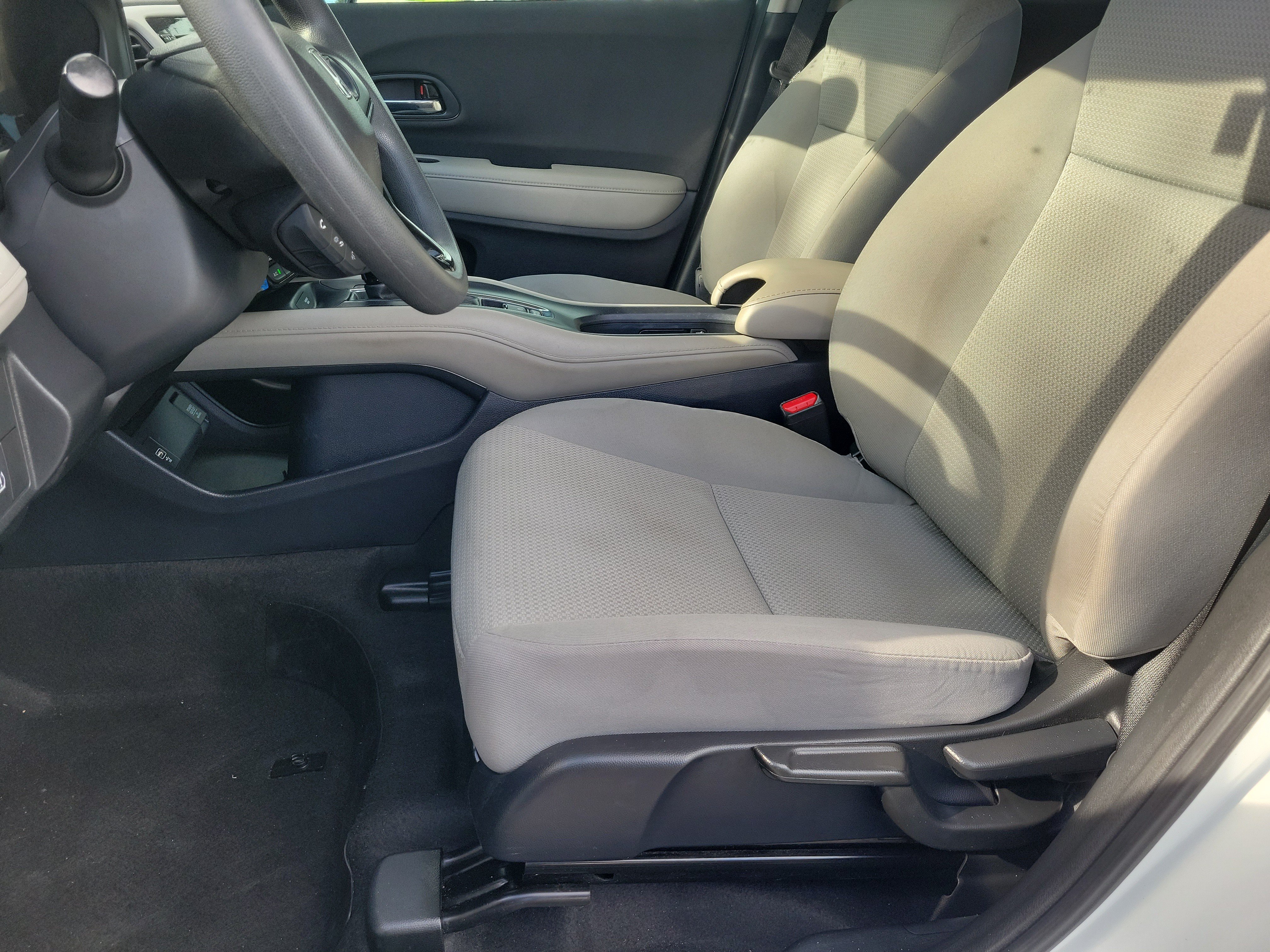 Used 2022 Honda HR-V LX image 17