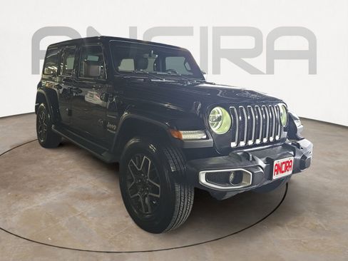 Used 2021 Jeep Wrangler Unlimited Sahara image 2