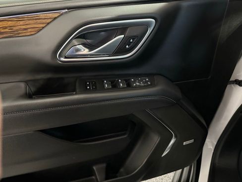 Used 2023 Chevrolet Suburban Premier image 10