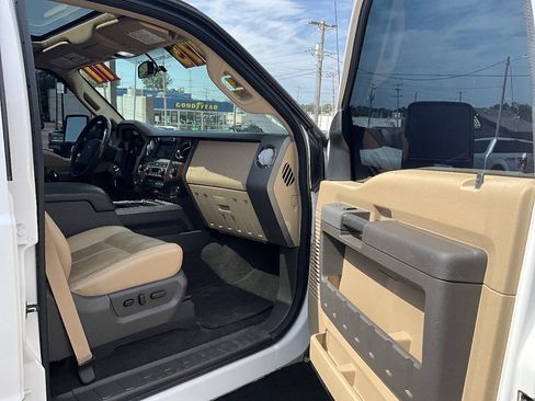 Used 2011 Ford F250 Lariat w/ Lariat Ultimate Pkg AWD/4WD image 28