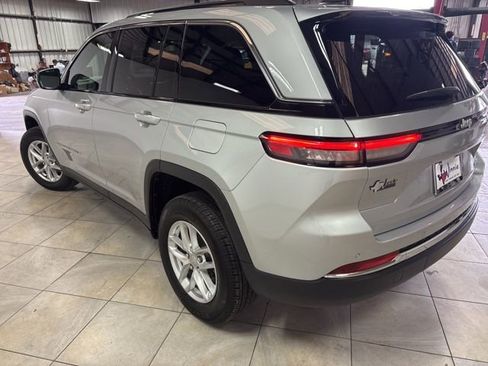 Used 2024 Jeep Grand Cherokee Laredo X w/ Luxury Tech Group I RWD image 13