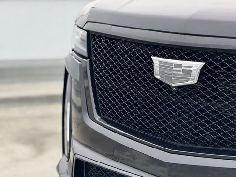 Used 2024 Cadillac Escalade V w/ LPO, ONYX Package image 5