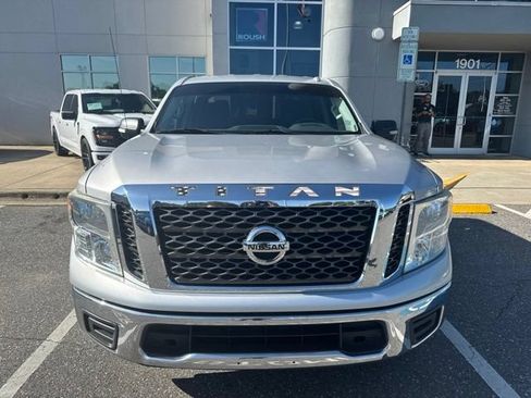 Used 2017 Nissan Titan SV RWD image 3