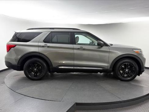 Used 2020 Ford Explorer XLT w/ Equipment Group 202A RWD image 9