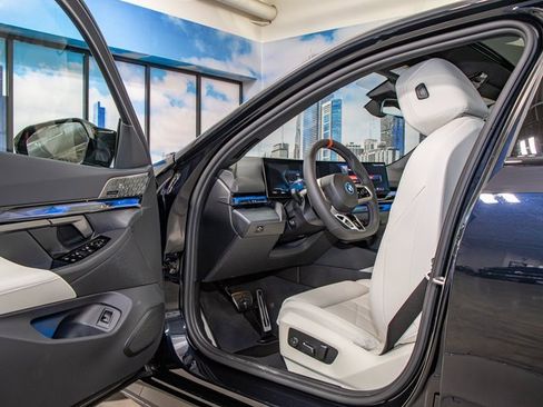 Used 2025 BMW i5 M60 w/ Premium Package image 13