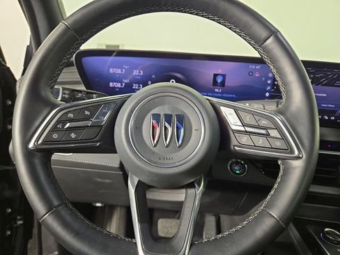 Used 2025 Buick Enclave Preferred AWD/4WD image 22