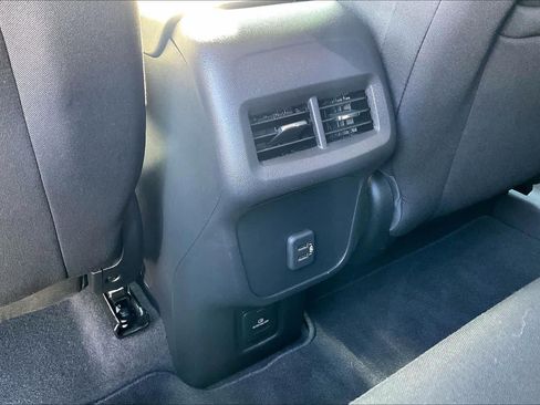 Used 2024 Chevrolet Equinox LT FWD image 33