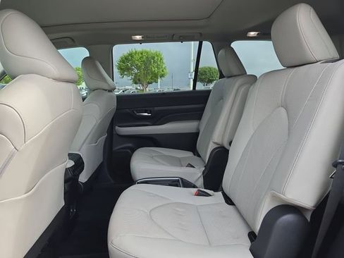 Used 2024 Toyota Grand Highlander FWD image 16