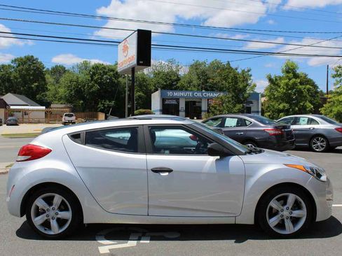 Used 2014 Hyundai Veloster w/ Style Package 02 FWD image 4